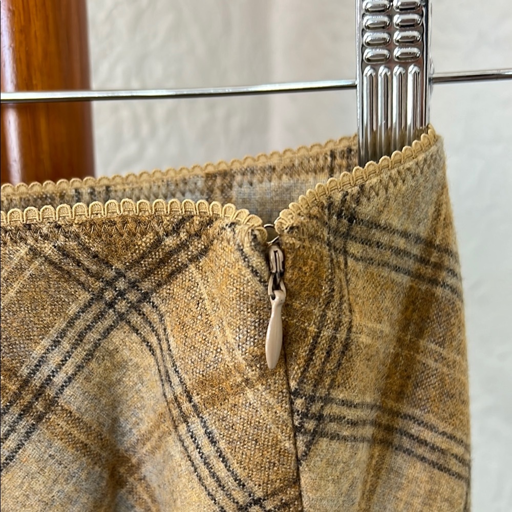 Vintage 90s Ann Taylor Wool Plaid Skirt // 6P - Picture 3 of 4